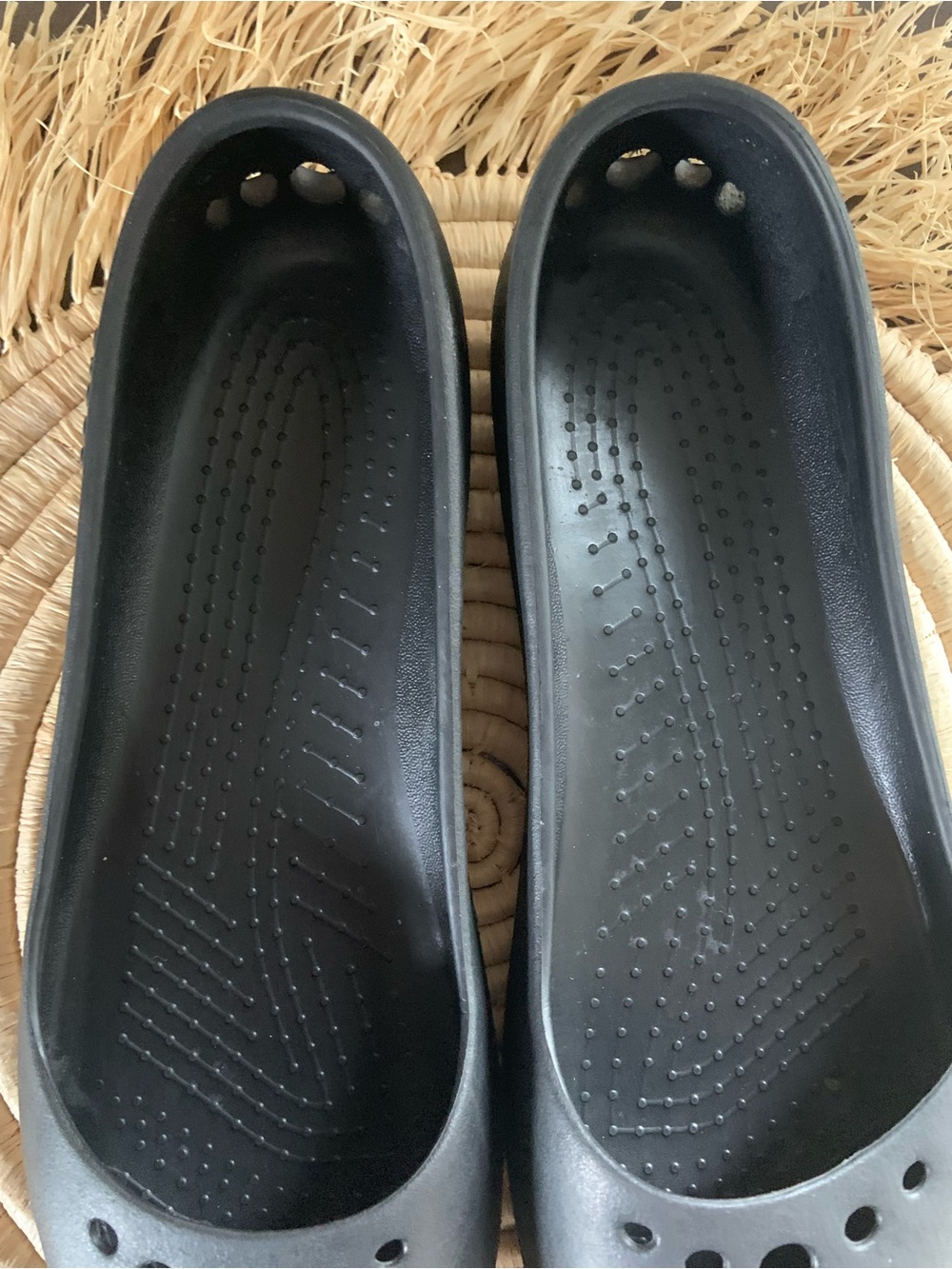 CROCS Women’s Matte Black Round Toe Slip On Ballet Flats Size 9 - Picture 4 of 16